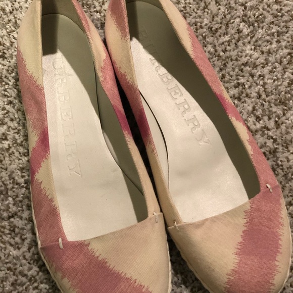 Authentic Burberry flats - Picture 1 of 6